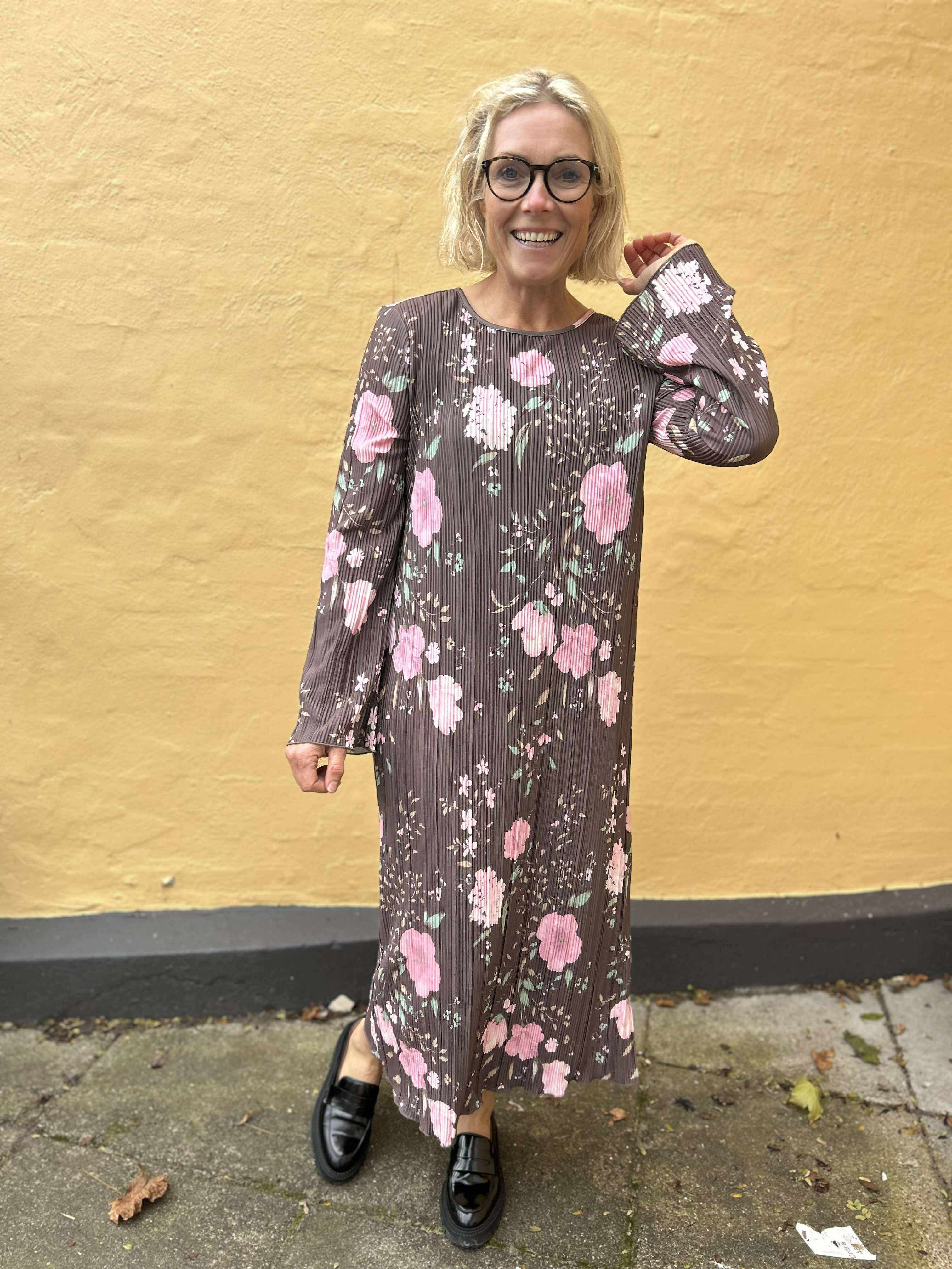 PCAMBER Midi Dress - Delicioso